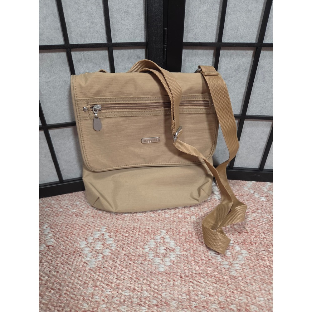 Baggallini Town Tan Flap Nylon Travel Everyday Crossbody‎ Bag Small